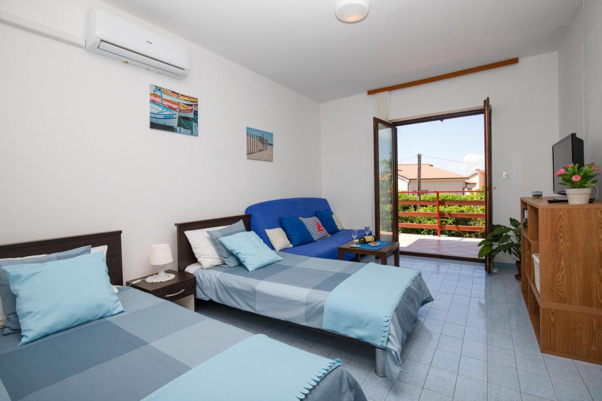 Apartments Brankica Island - Happy Rentals Vantacici Extérieur photo